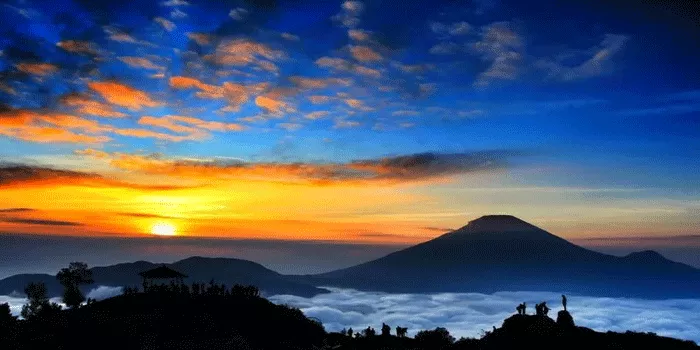 Gunung Sikunir: Menyaksikan Keindahan Sunrise dari Puncak Emas Dieng