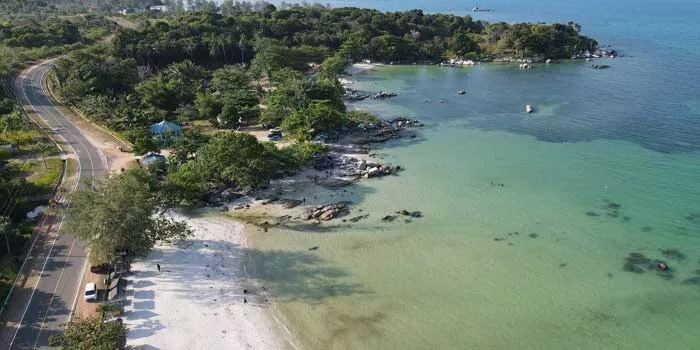 Pantai Trikora yang Sangat Populer di Pulau Bintan!