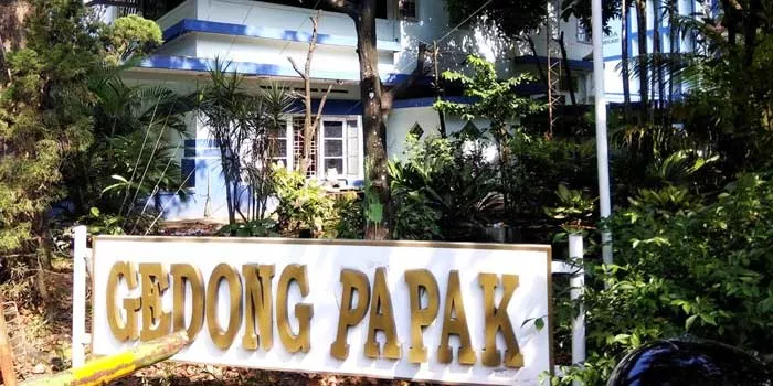 Menjelajahi Gedung Papak yang Mempunyai Sejarah