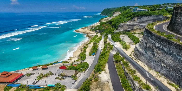 Pantai Melasti: Destinasi Pantai yang Wajib Anda Dikunjungi di Bali