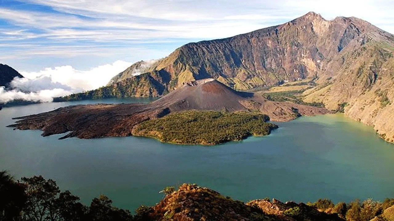 Pesona Gunung Baru Jari yang Indah