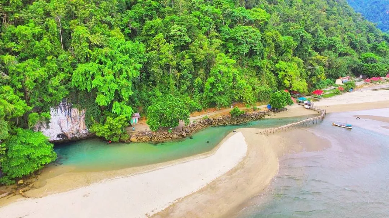 Tamborasi, Sungai Terpendek yang Menjadi Ikon Wisata Sulawesi Tenggara